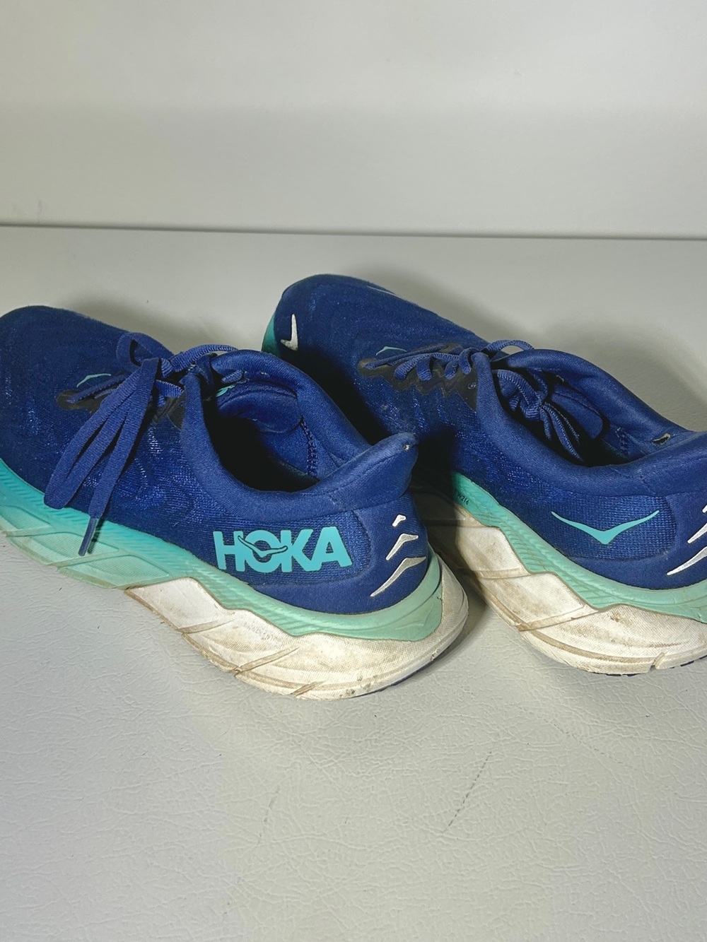 Hoka Blue with Teal Arahi Running Shoes